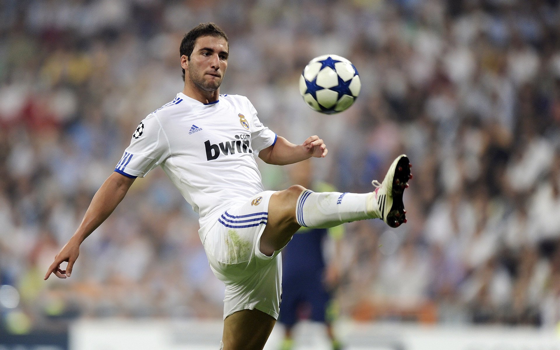 皇马防守锁死波兰,阿坎吉赛后评分拉满,现代足球的防守艺术与个人英雄主义